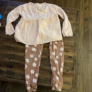 5T Greyson Mini Light Pink Peplum top and mauve floral ribbed legging